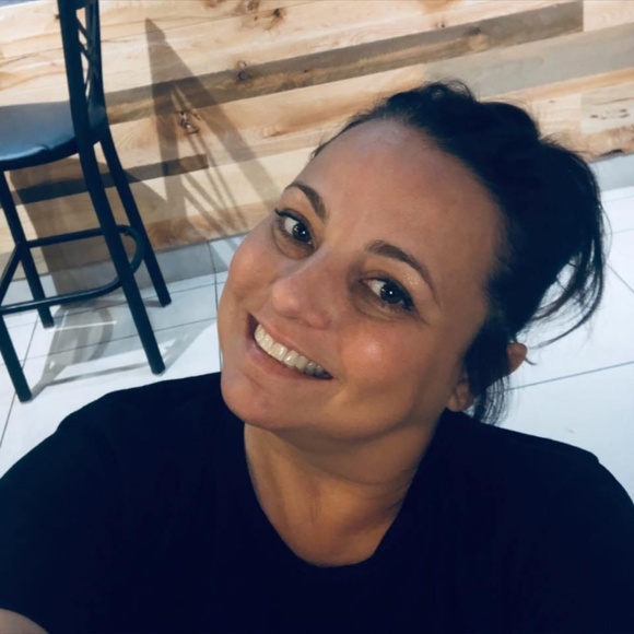 Meet your Posher, Tara - Picture 3 of 8